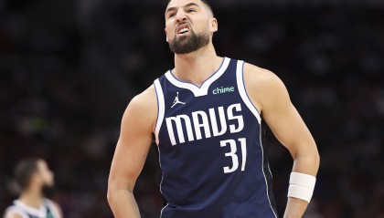 世界杯在线直播-佛光照不出来了！克莱替补16分钟手感冰凉11投仅3中&amp;三分5中0